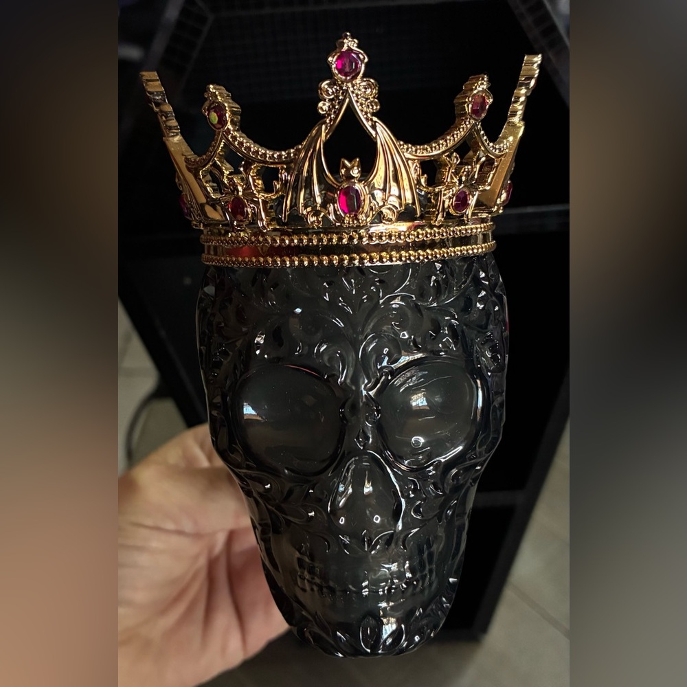Bath & Body Works Wallflower Black Skull with Gold Crown Home Accent
